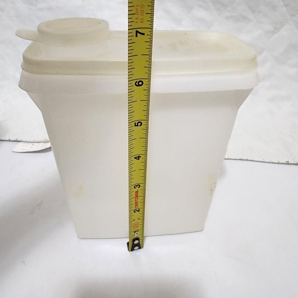 Vintage TUPPERWARE Junior Store-n-Pour Cereal Keeper White - Picture 3 of 3